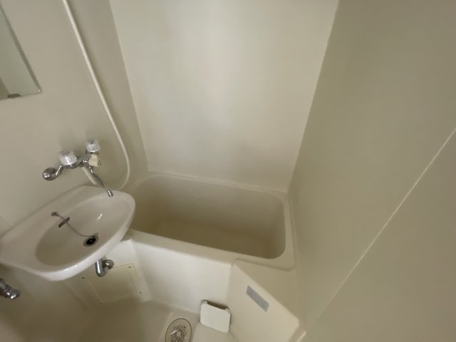 バス・シャワールーム　シンプルで機能的なユニットバスです♪