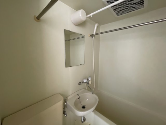 洗面設備　浴室内に洗面台があります☆