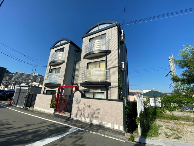 建物外観　居住者専用ゴミ置き場あります♪