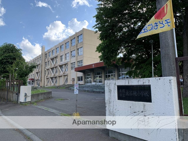 小学校　札幌市立大谷地小学校（小学校）まで131m