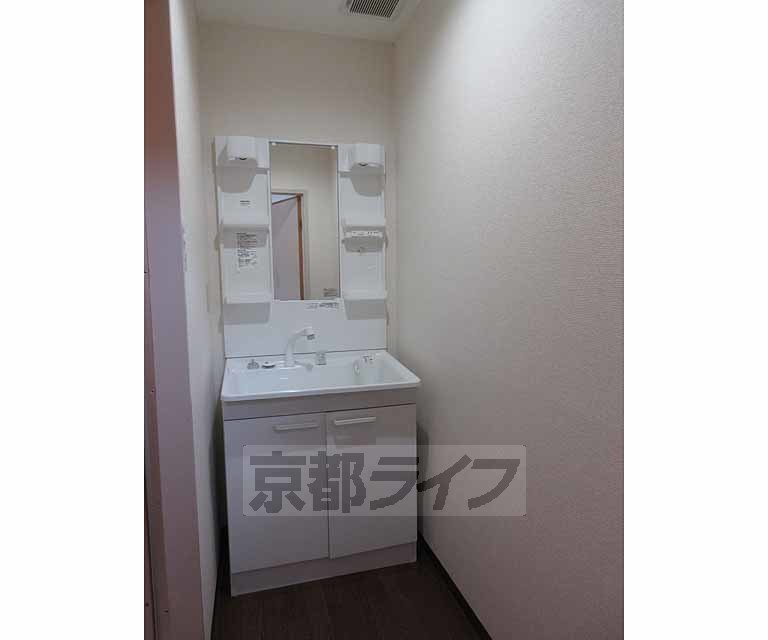 洗面設備　嬉しい独立洗面台です