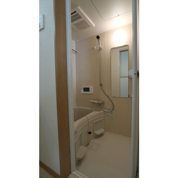 バス・シャワールーム　浴室乾燥機付きで便利です！