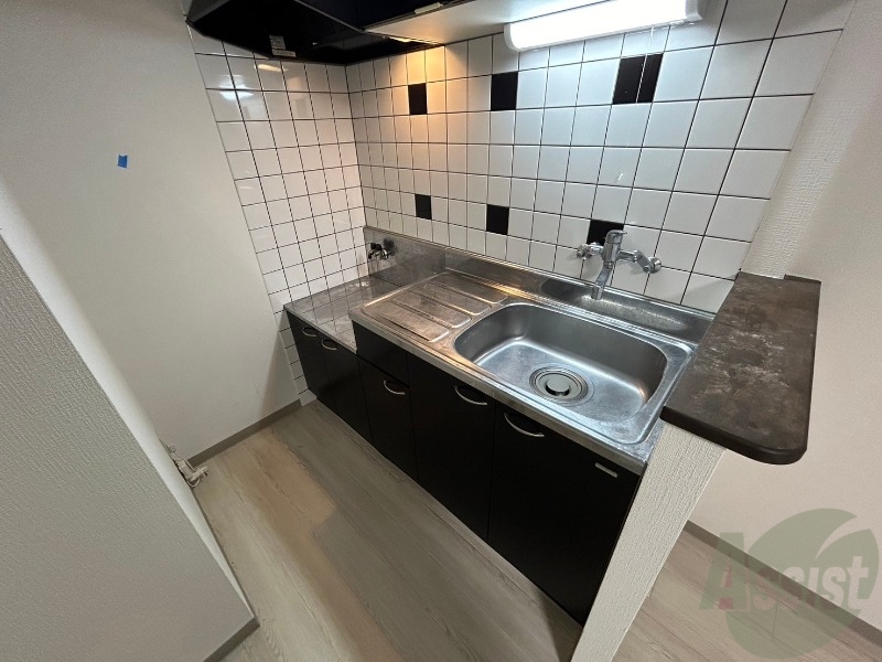 キッチン　キッチンです。ご自身でコンロを設置していただけます。