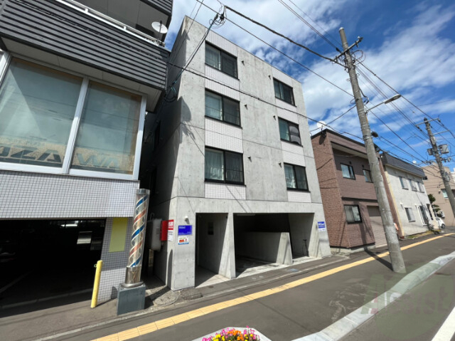 建物外観　札幌市東区北１２条東「ラプレッツアグルーＮ１２」