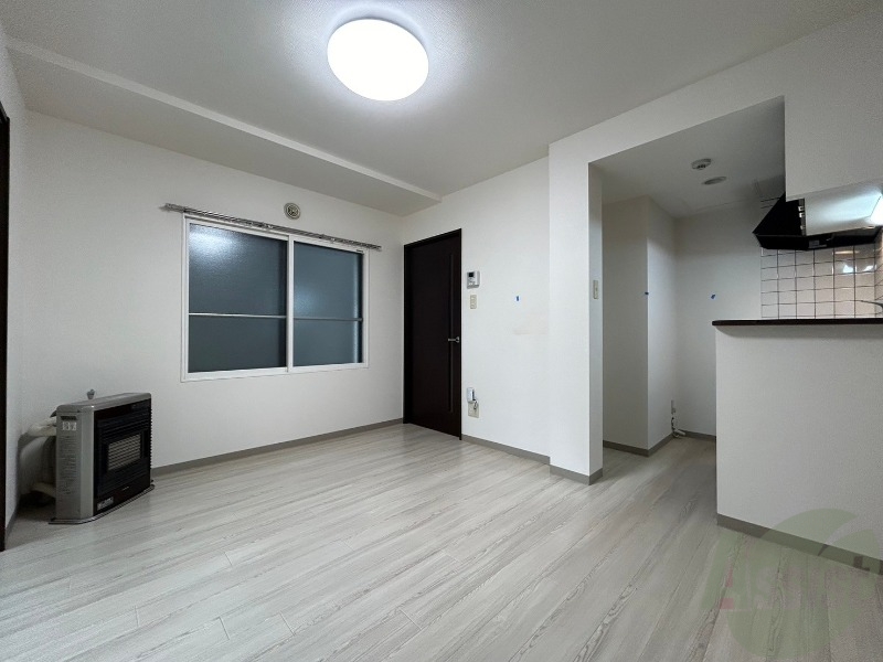 居室・リビング　リビングは白を基調としていて明るい印象ですね！