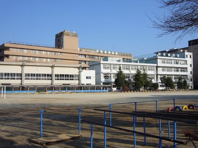 小学校　西部小学校（小学校）まで1600m
