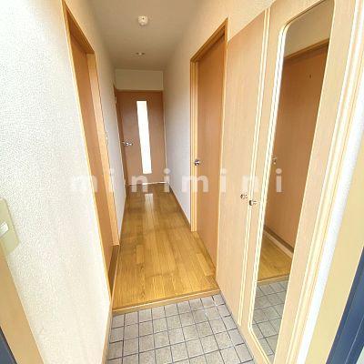 玄関　※写真は別号室のものですので現状優先させていただきます。