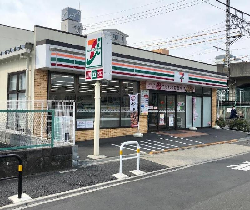 コンビニ　セブンイレブン（コンビニ）まで110m