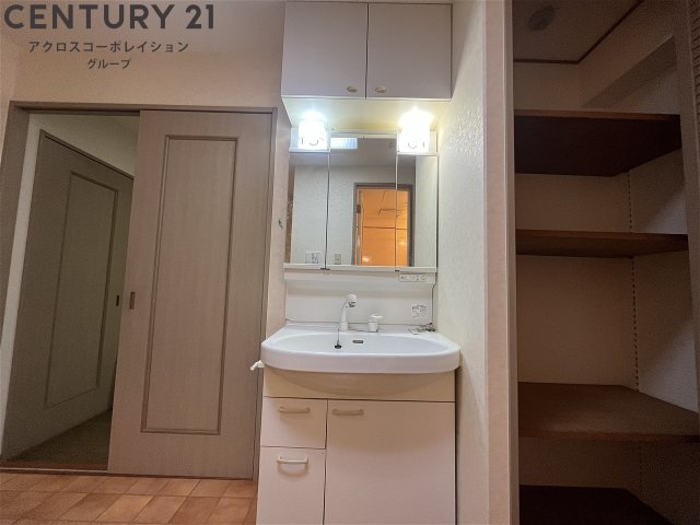 洗面設備　スペースが確保できる洗面所です