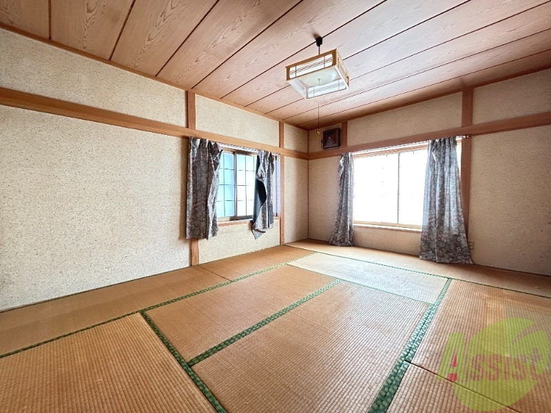 その他部屋・スペース　寝室にはこちらの広々とした１０帖の和室をご利用いただけます。