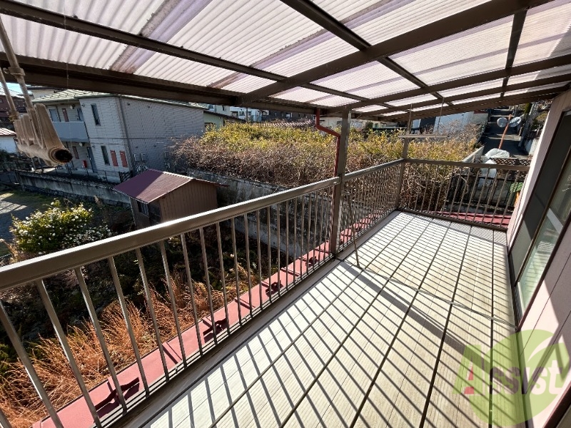 バルコニー　バルコニーは洗濯物を干すことができます。