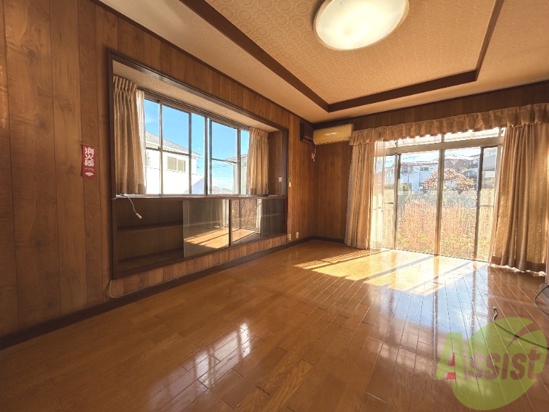 居室・リビング　こちら生活のメインとなります洋室になります。