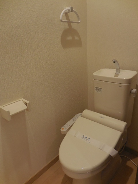 トイレ　温水洗浄便座