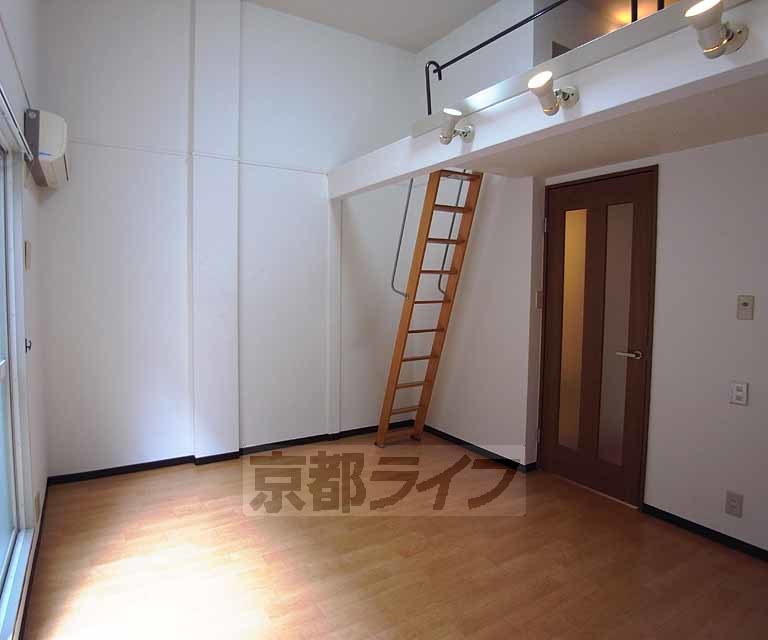 居室・リビング　ロフトがあるので、ものすごく広く天井も高いです。圧迫感...