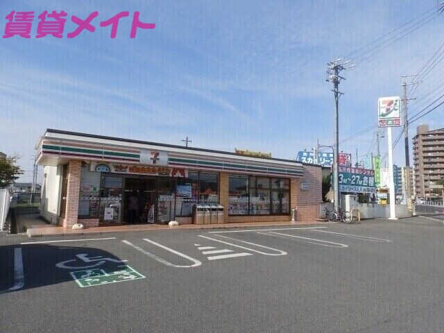 コンビニ　セブンイレブン鈴鹿江島町店（コンビニ）まで1010m
