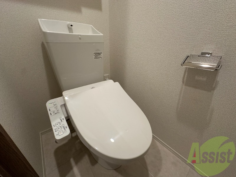トイレ　トイレはウォシュレット機能付きです。安心して使用できますね。