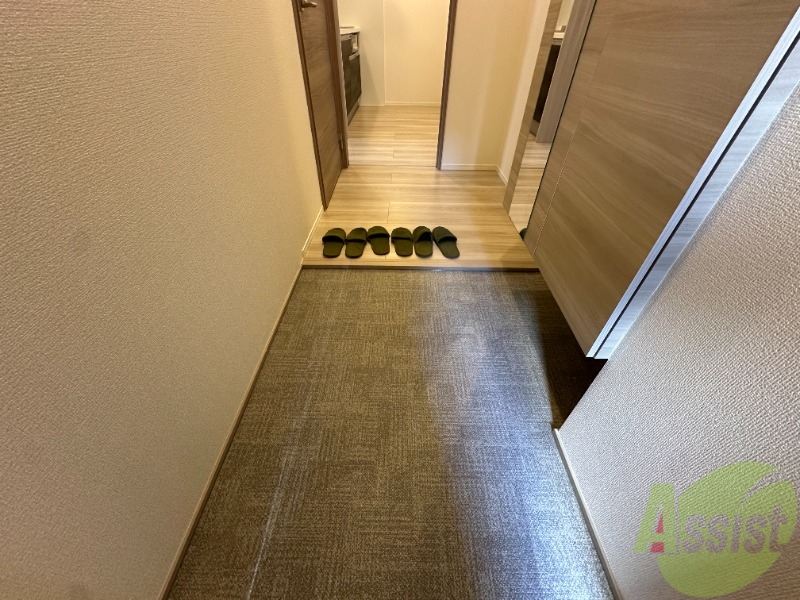 玄関　玄関からの様子です。すぐ部屋が見えないのは安心ですね。