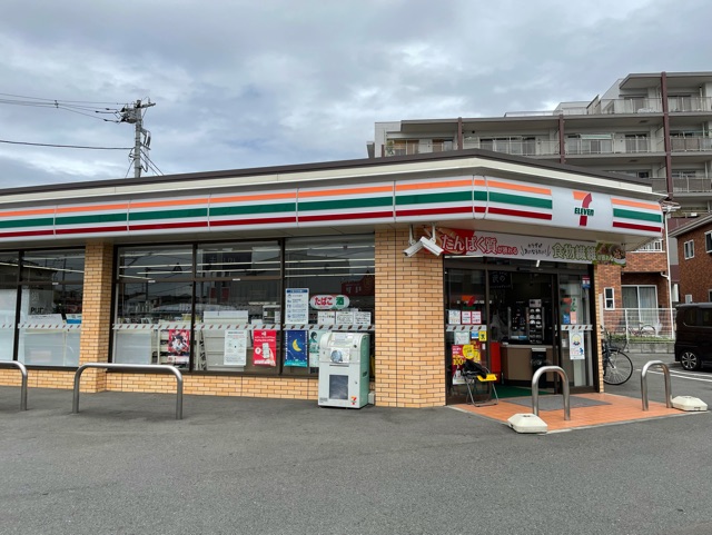 コンビニ　セブンイレブン（コンビニ）まで600m
