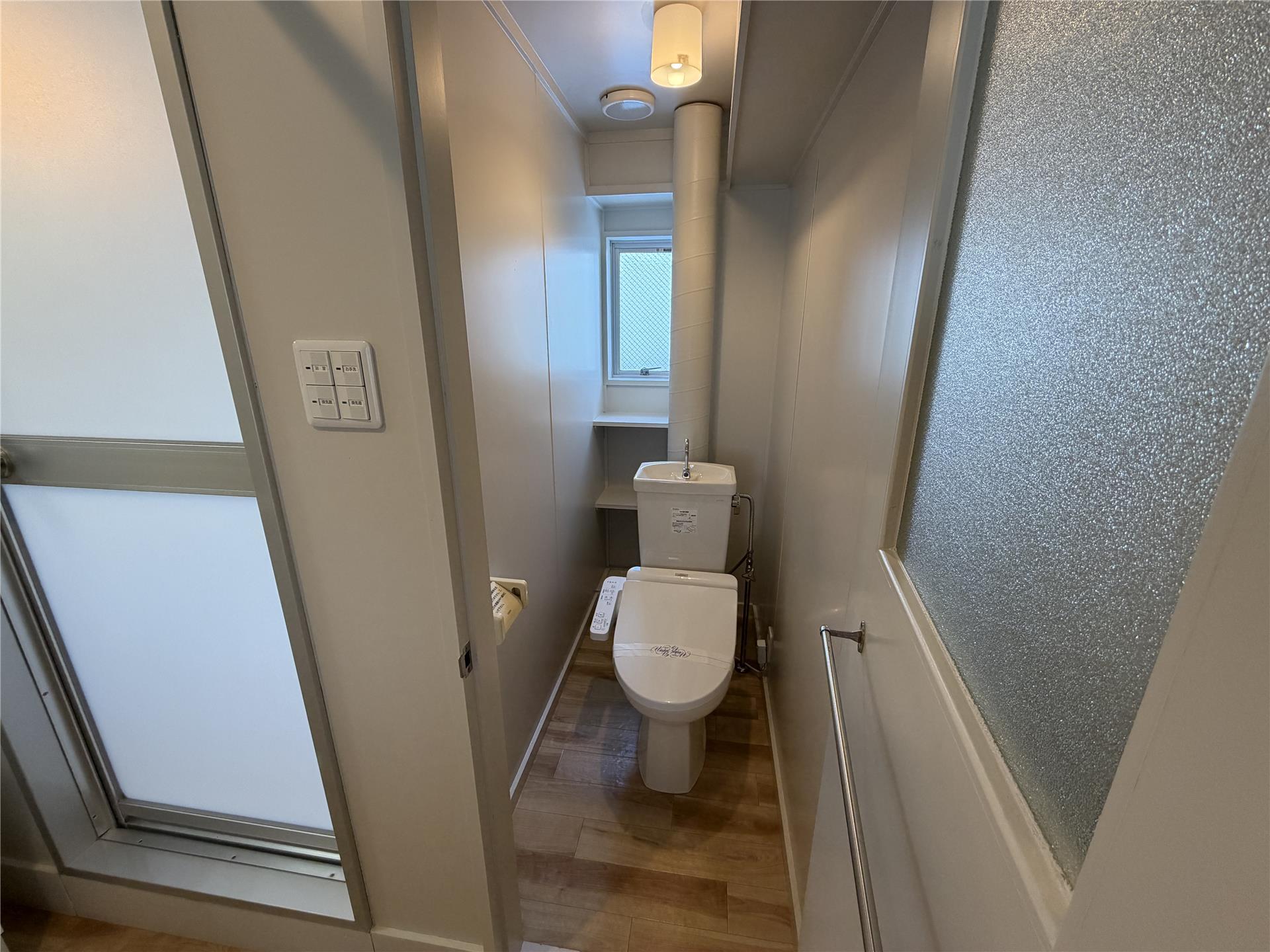 トイレ　温水洗浄便座