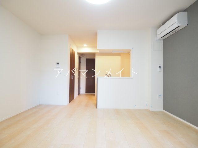 居室・リビング　こちらの居間で趣味の時間をお楽しみください