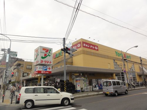 スーパー　ヨークマート（スーパー）まで899m