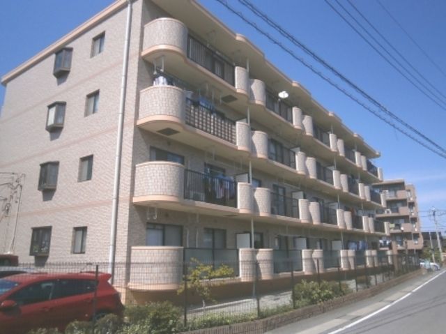 建物外観　☆日当たり良好！便利な立地です☆