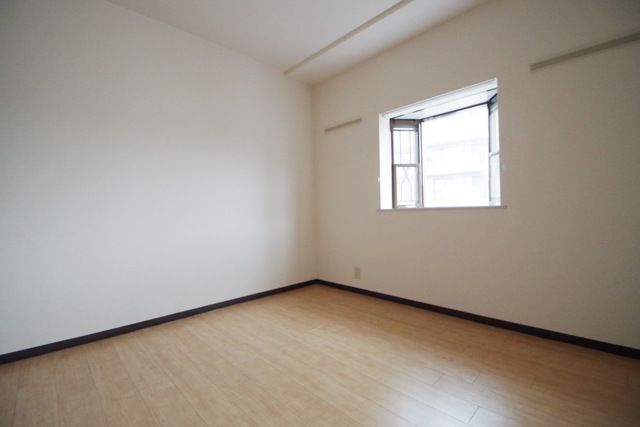 居室・リビング　★出窓のあるお部屋です★