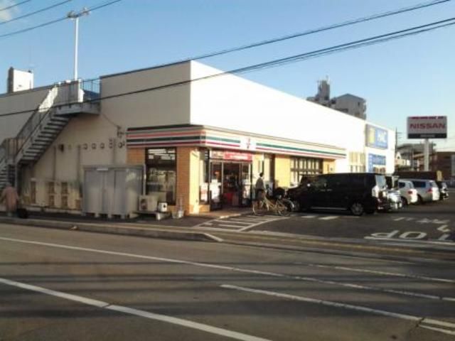 コンビニ　セブンイレブン（コンビニ）まで250m