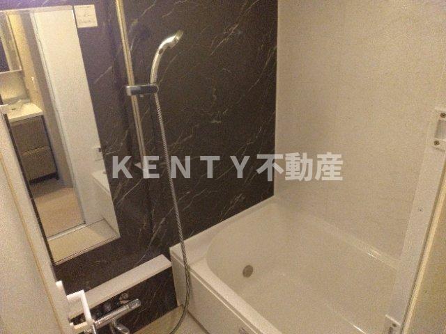 バス・シャワールーム　コンパクトで使いやすいお風呂です