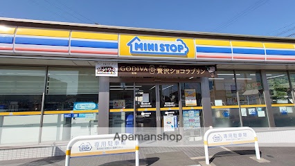 コンビニ　ミニストップ（コンビニ）まで750m