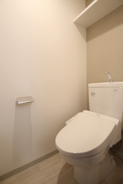 トイレ　写真は別号室のものです。