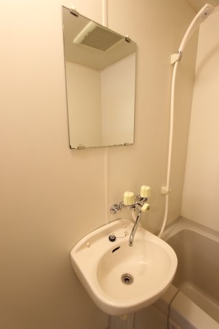 洗面設備　参考写真です。現況優先。