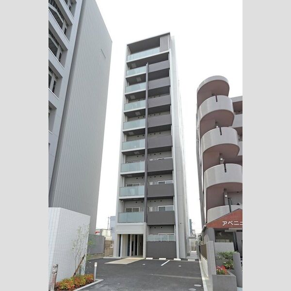 建物外観　10階建て。オシャレな外観。