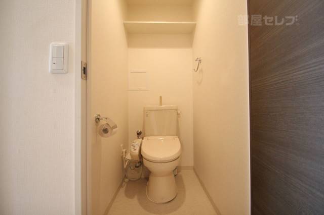 トイレ　ウォシュレット付いています。