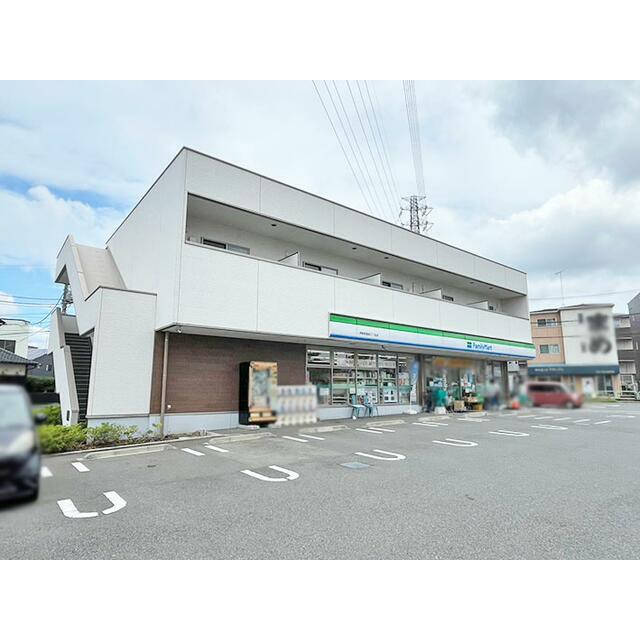コンビニ　ファミリーマート伊勢原高森三丁目店（コンビニ）まで714m