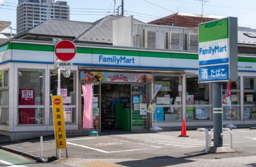 コンビニ　ファミリーマート（コンビニ）まで203m