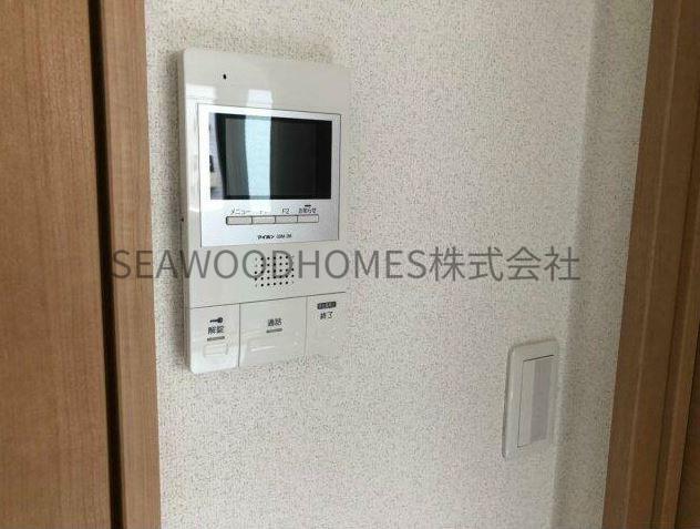 セキュリティ　モニター付きインターフォンで、来訪者を確認できて安心。