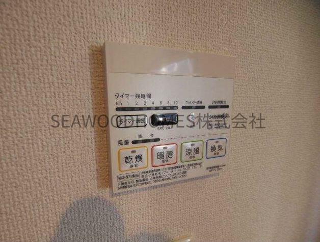 その他設備　湯温調節も簡単。便利な給湯器リモコン付き。