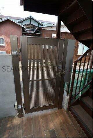 玄関　女性も安心のセキュリティで、快適な一人暮らしを。