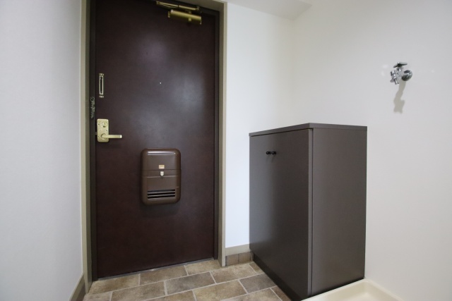 玄関　※別号室参考写真の為現状優先となります