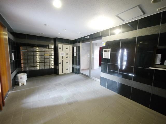 その他　オートロック付きエントランス（その他）まで5m