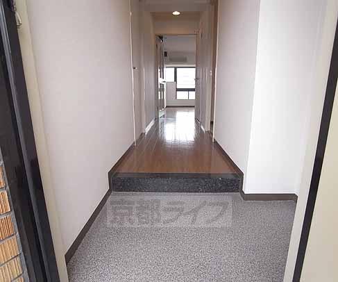 阪急京都線 西京極駅 徒歩5分 6階建 築38年の玄関写真