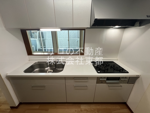 キッチン　お料理好きにはオススメのグリル付３口システムキッチン設置済♪