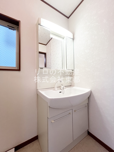 洗面設備　朝の忙しい時間帯にとても便利な独立洗面台！