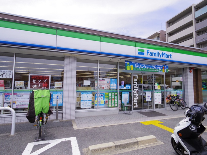 コンビニ　ファミリーマート（コンビニ）まで160m
