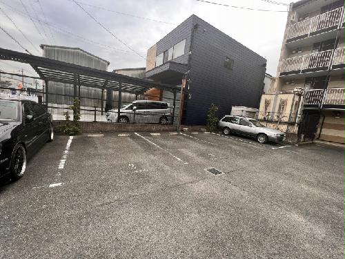 駐車場　駐車場は別料金となります。