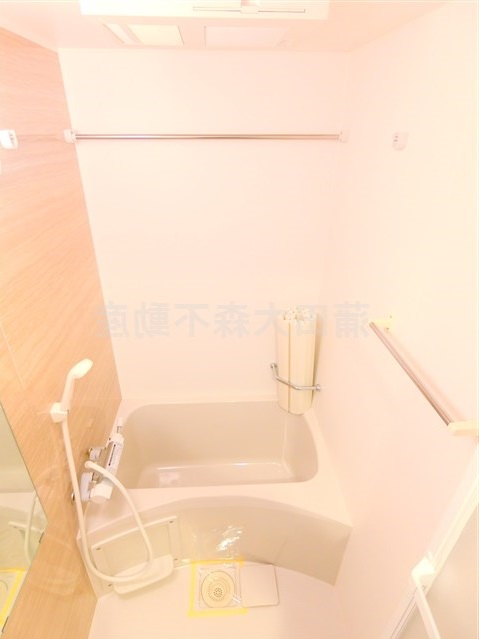 バス・シャワールーム　浴室乾燥機付きのバスルーム