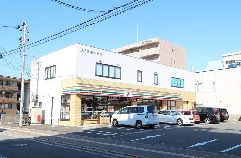 コンビニ　セブンイレブン秋田山王6丁目店（コンビニ）まで500m