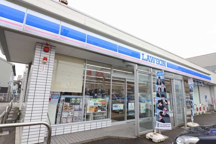 コンビニ　ローソン高岡美幸町店（コンビニ）まで561m