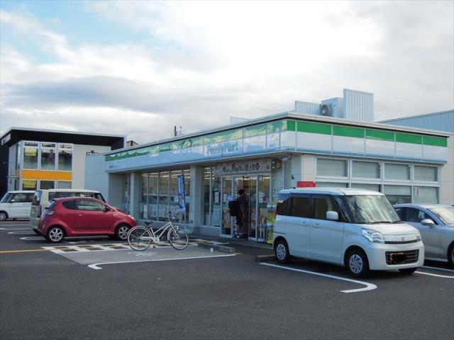 コンビニ　ファミリーマート（コンビニ）まで574m